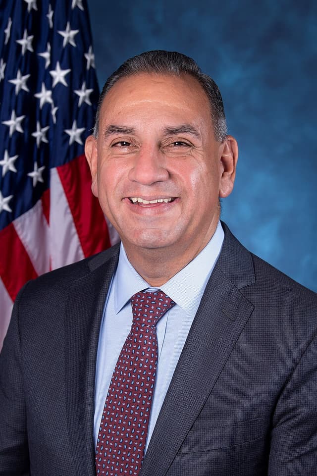 Official portrait of Rep. Gil Cisneros